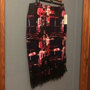 Lace trim pencil-like skirt